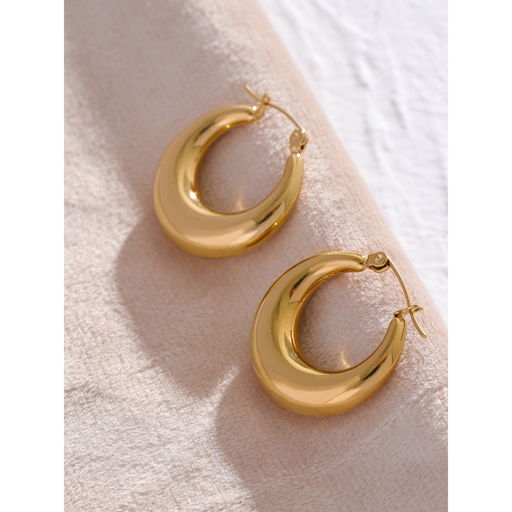 Brinco Argola Lisa Oval Banhado a Ouro 18K