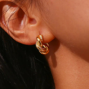 Brinco Argola Pequena Twist Banhado a Ouro 18K