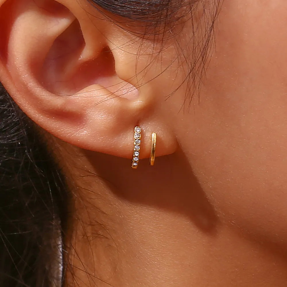 Brinco Filete Duplo com zircônias Banhado a Ouro 18K