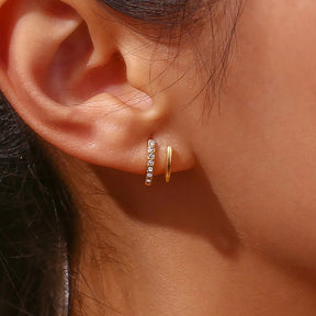 Brinco Filete Duplo com zircônias Banhado a Ouro 18K