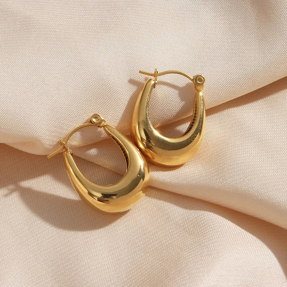 Brinco Argola Média U Banhado a Ouro 18K