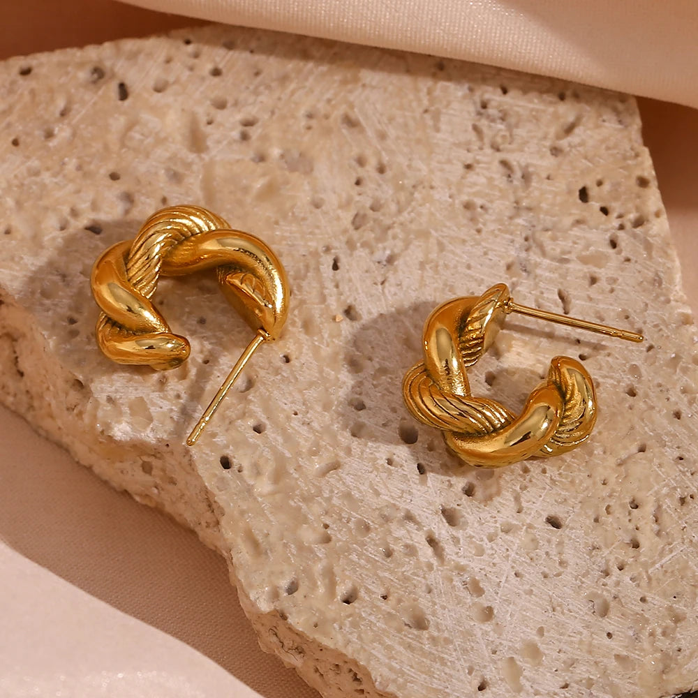 Brinco Argola Pequena Twist Banhado a Ouro 18K