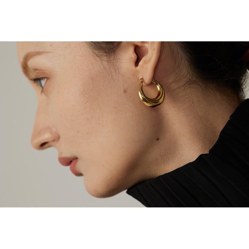 Brinco Argola Lisa Oval Banhado a Ouro 18K