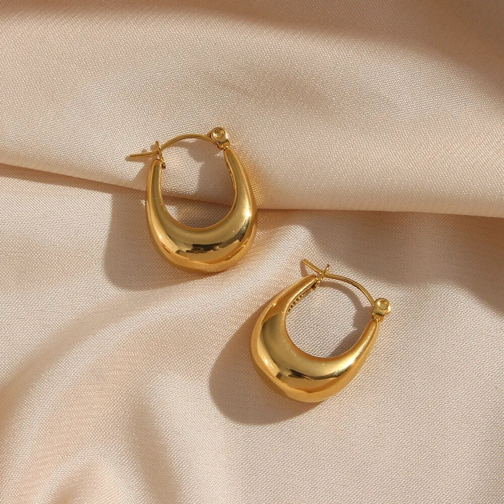 Brinco Argola Média U Banhado a Ouro 18K